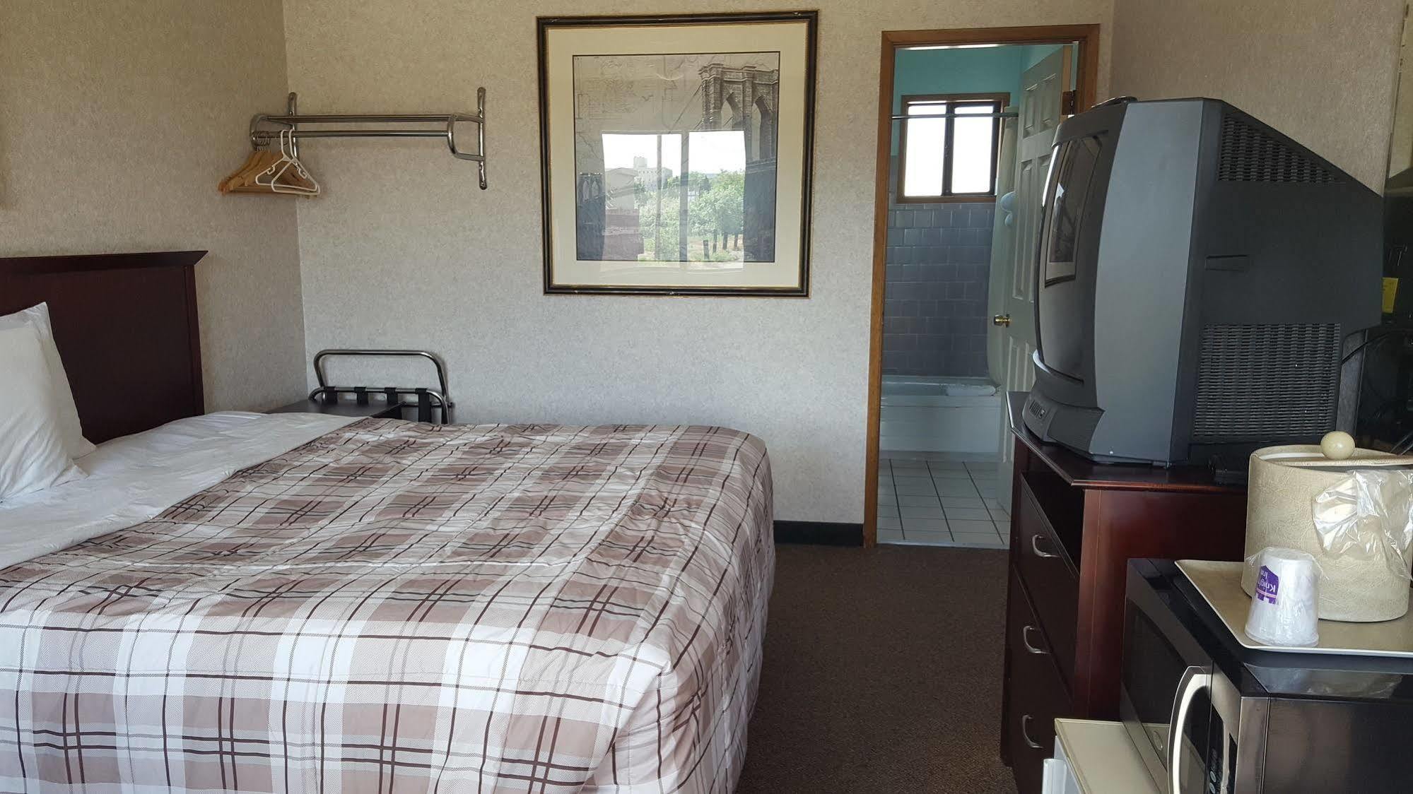 Richland Inn And Suites Екстериор снимка